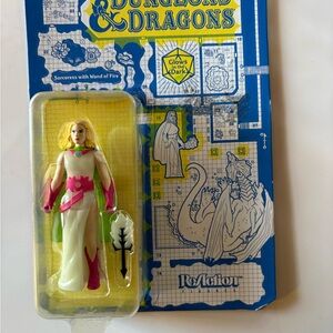 Hasbro Dungeons & Dragons Sorceress Figure - White and Pink